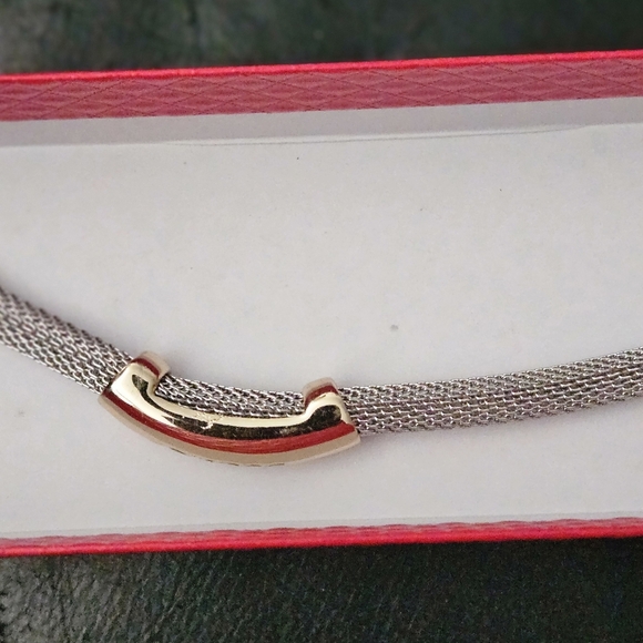 Guess Bracelet Stainless Steel & Gold Embossed Engraved Adjustable Strap Box - Picture 6 of 9